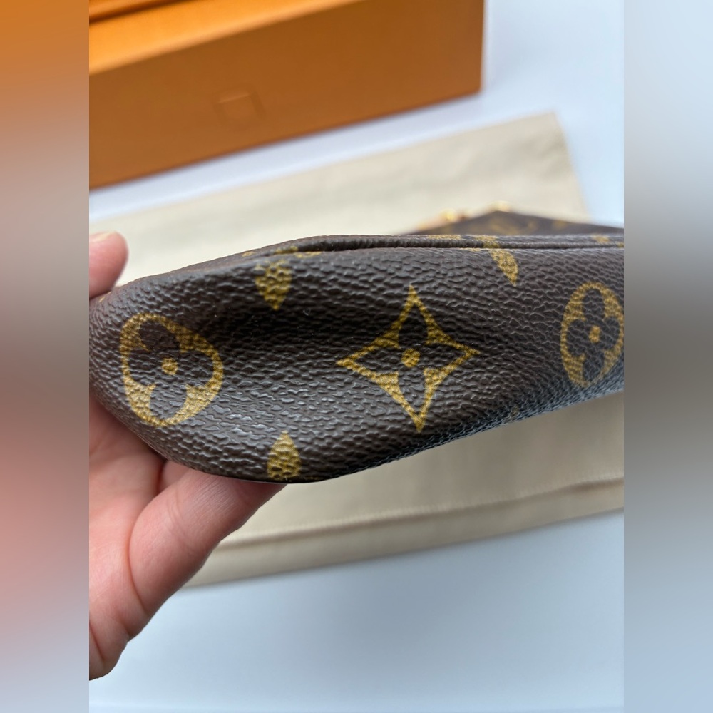 Louis Vuitton Monogram pochette bag with LV dust bag and box - Picture 8 of 10